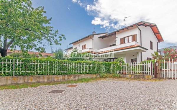 casa indipendente in vendita a Gerenzano