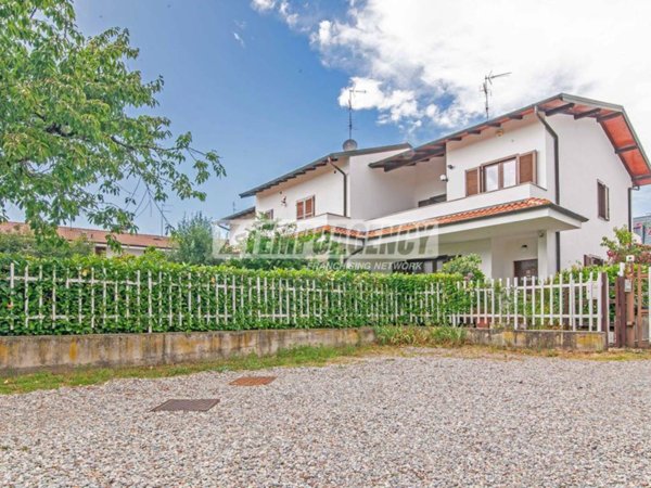 casa indipendente in vendita a Gerenzano