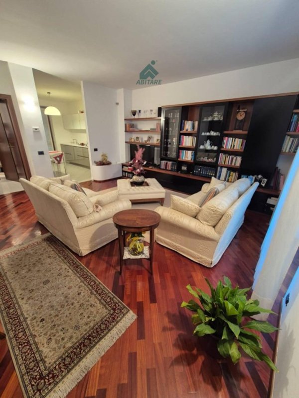 casa indipendente in vendita a Gerenzano