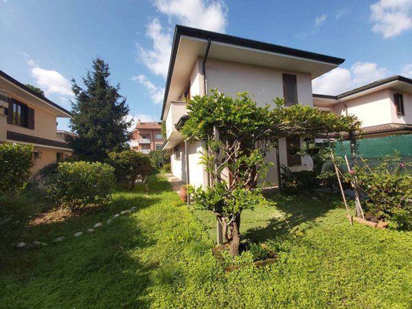 casa indipendente in vendita a Gerenzano