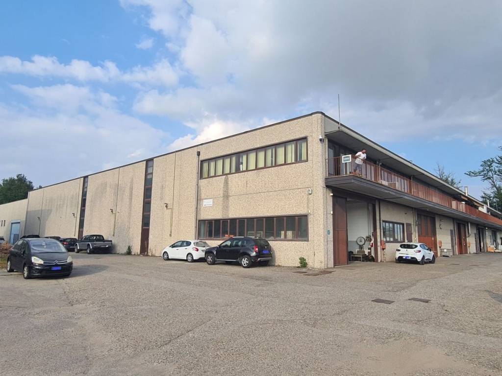 locale commerciale in vendita a Gerenzano