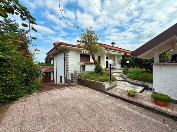 casa indipendente in vendita a Gerenzano