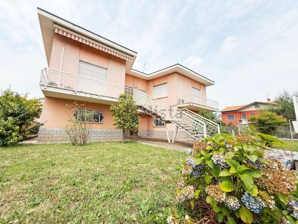 casa indipendente in vendita a Gerenzano