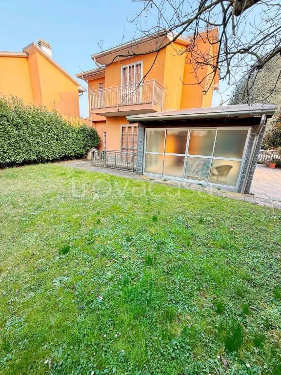 casa indipendente in vendita a Gerenzano