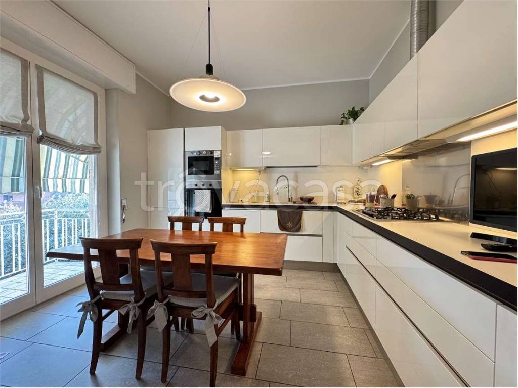 casa indipendente in vendita a Gerenzano