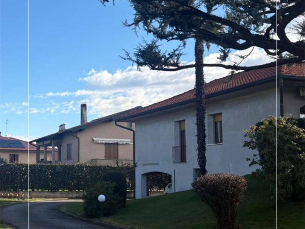 casa indipendente in vendita a Gerenzano