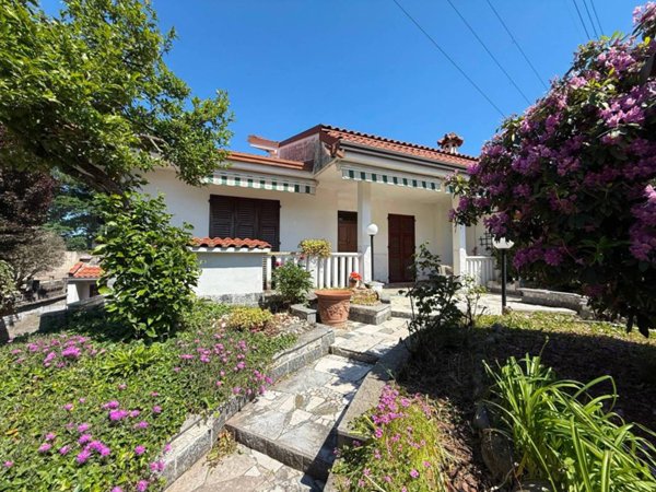 casa indipendente in vendita a Gerenzano