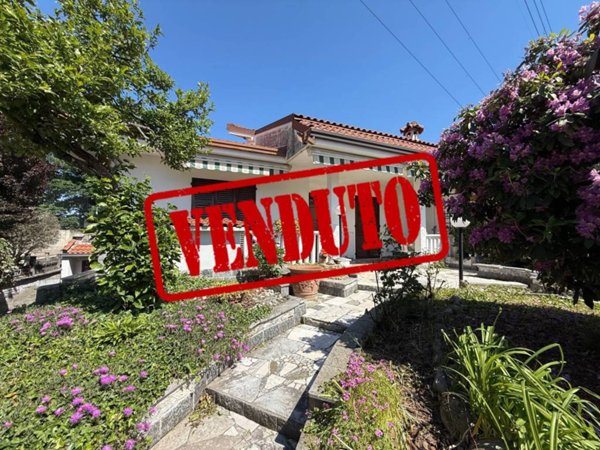 casa indipendente in vendita a Gerenzano