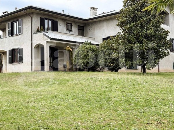 casa indipendente in vendita a Gerenzano