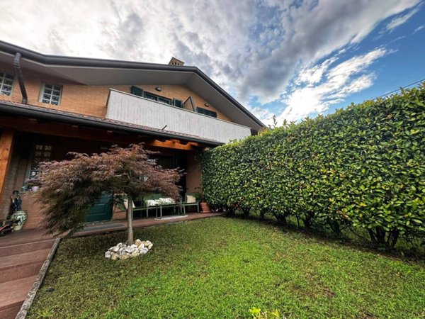 casa indipendente in vendita a Gerenzano