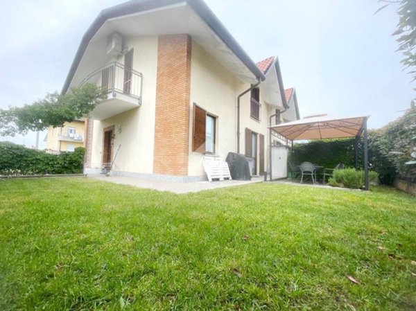 casa indipendente in vendita a Gerenzano