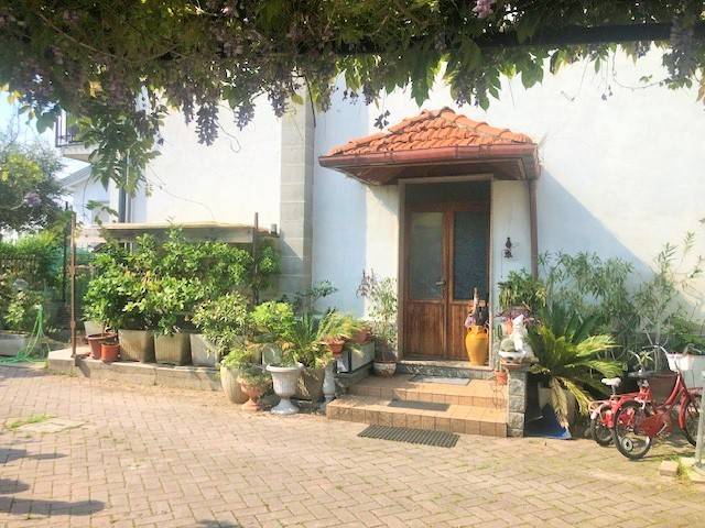 casa indipendente in vendita a Gerenzano
