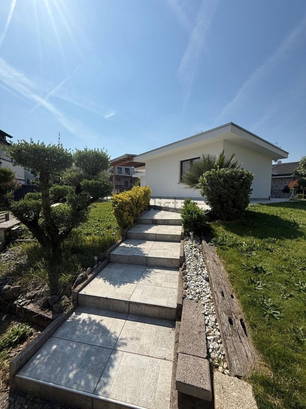 casa indipendente in vendita a Gerenzano