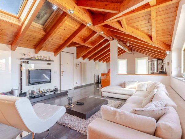 casa indipendente in vendita a Gerenzano