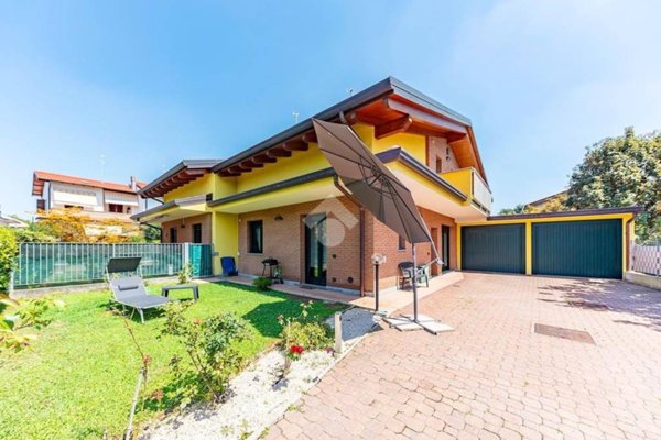 casa indipendente in vendita a Gerenzano