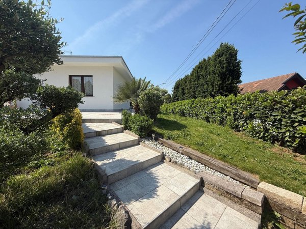 casa indipendente in vendita a Gerenzano