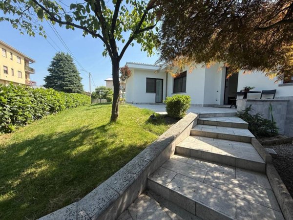 casa indipendente in vendita a Gerenzano