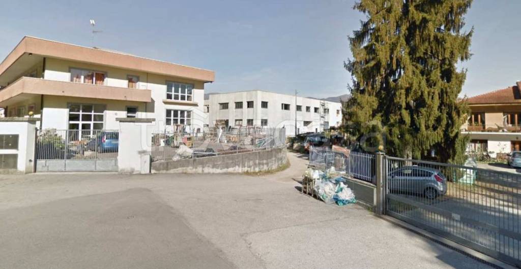 locale commerciale in vendita a Germignaga