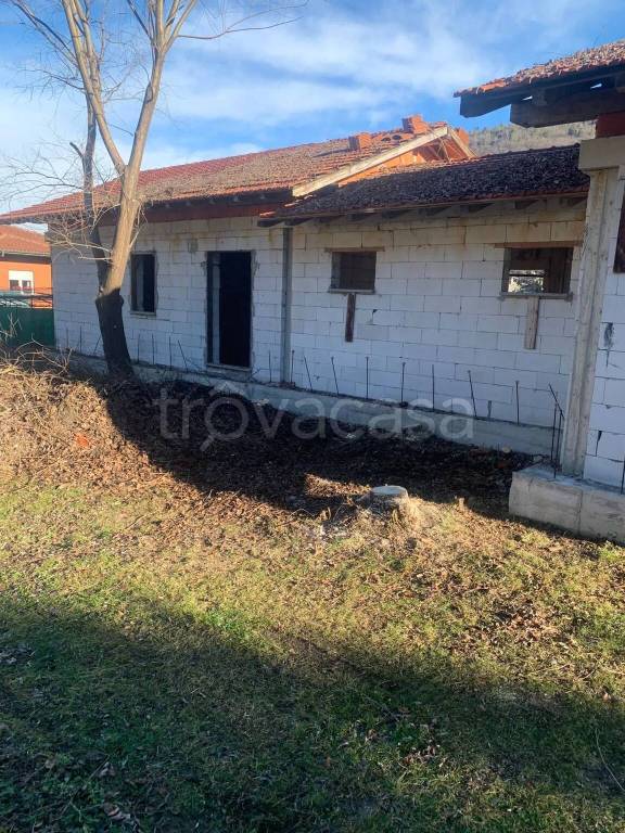 casa indipendente in vendita a Germignaga