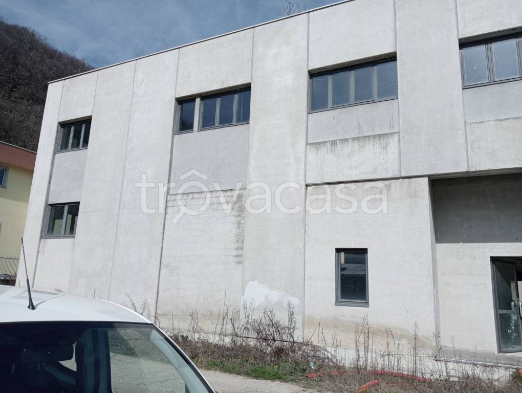 locale commerciale in vendita a Germignaga