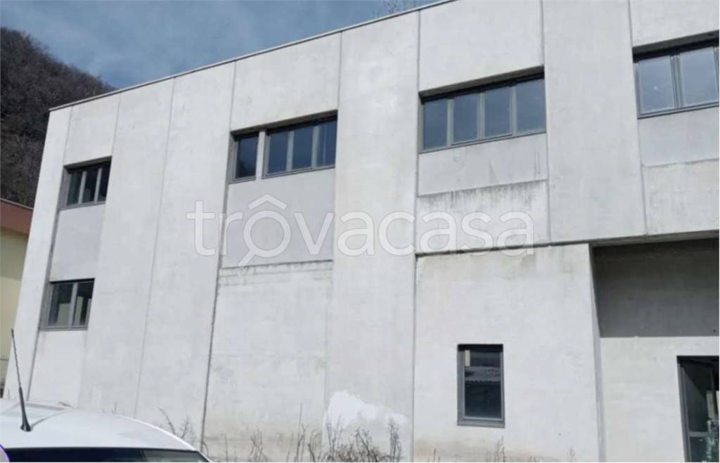 locale commerciale in vendita a Germignaga