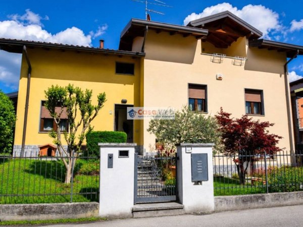 casa indipendente in vendita a Germignaga