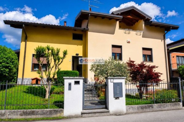 casa indipendente in vendita a Germignaga