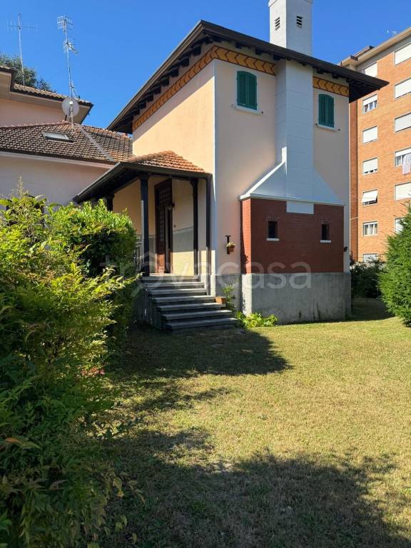 casa indipendente in vendita a Germignaga
