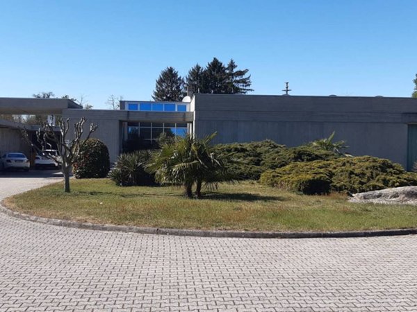 locale commerciale in vendita a Golasecca