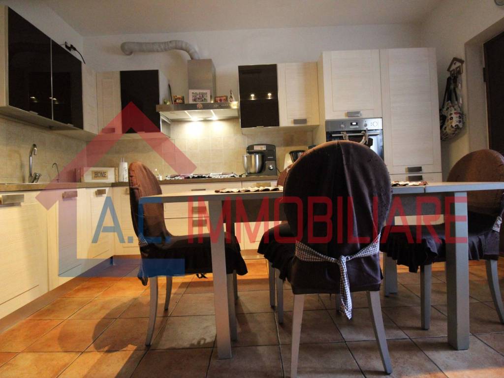 appartamento in vendita a Golasecca