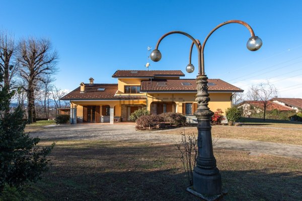 casa indipendente in vendita a Golasecca