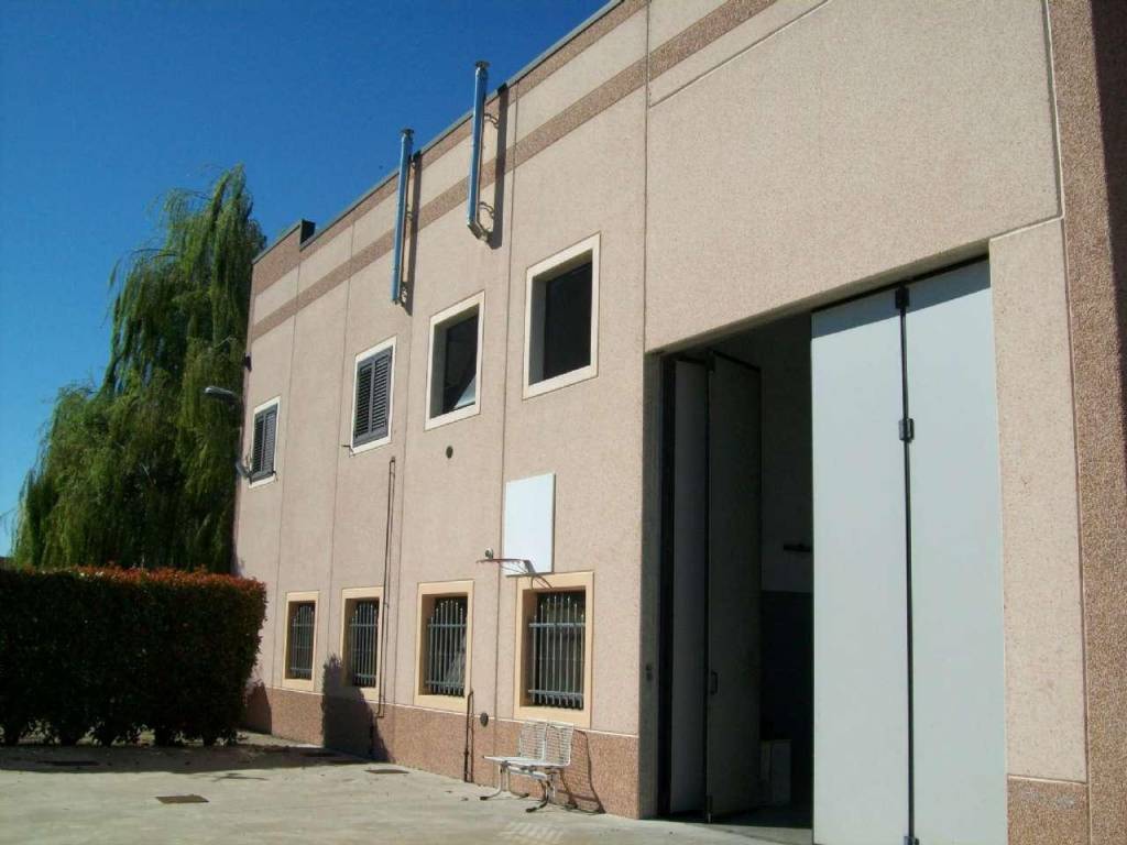 locale commerciale in vendita a Gorla Maggiore