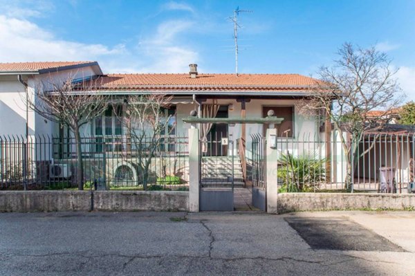 casa indipendente in vendita a Gorla Maggiore