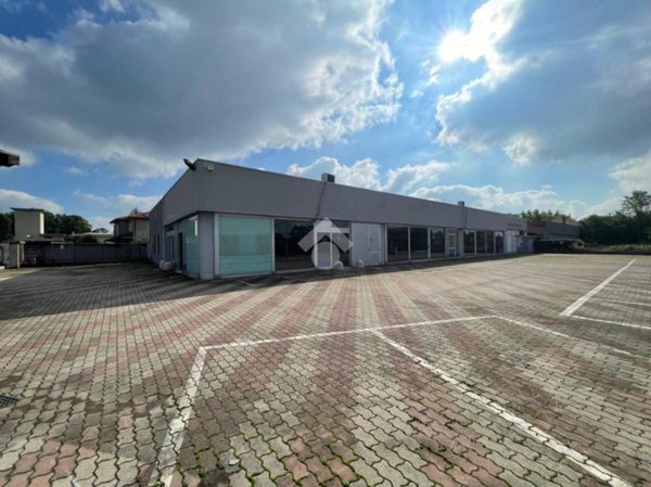 locale commerciale in vendita a Gorla Maggiore