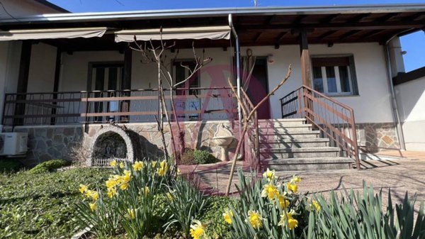 casa indipendente in vendita a Gorla Maggiore