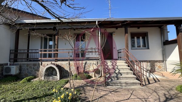 casa indipendente in vendita a Gorla Maggiore