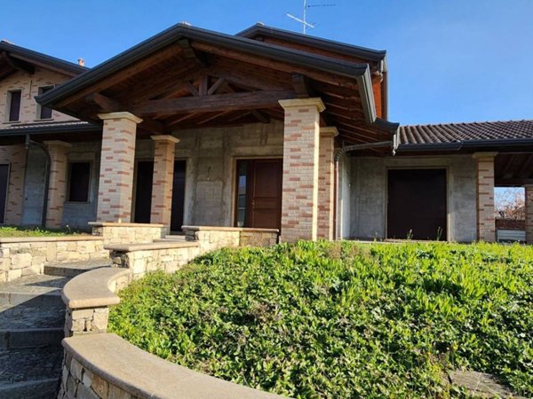casa indipendente in vendita a Gorla Maggiore