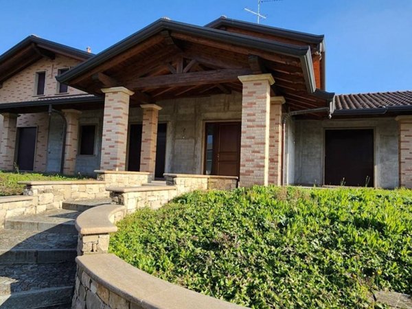 casa indipendente in vendita a Gorla Maggiore