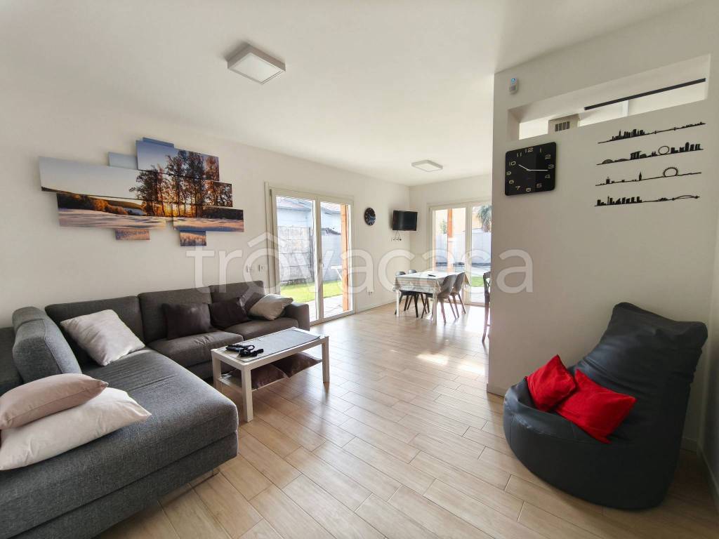 casa indipendente in vendita a Gorla Maggiore