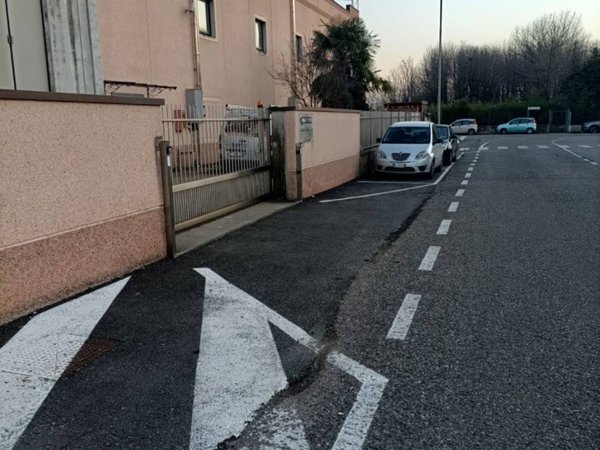 locale commerciale in vendita a Gorla Maggiore