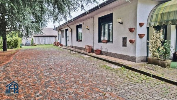 locale commerciale in vendita a Gorla Maggiore