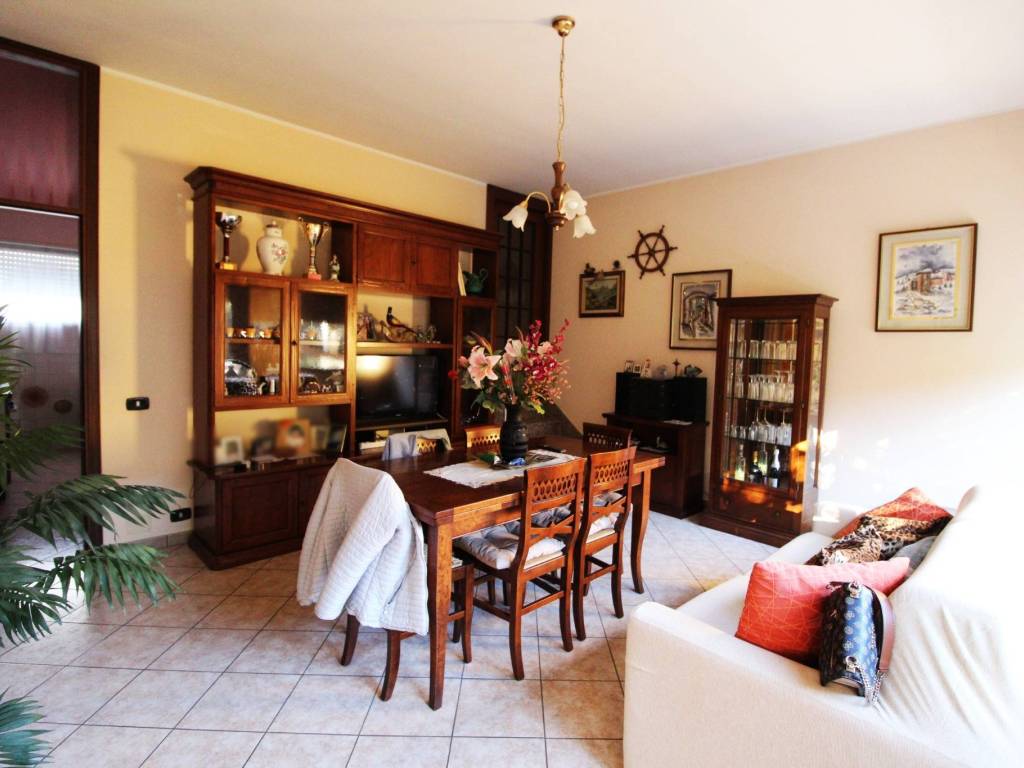 casa indipendente in vendita a Gorla Maggiore