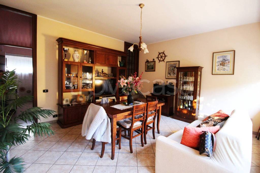 casa indipendente in vendita a Gorla Maggiore