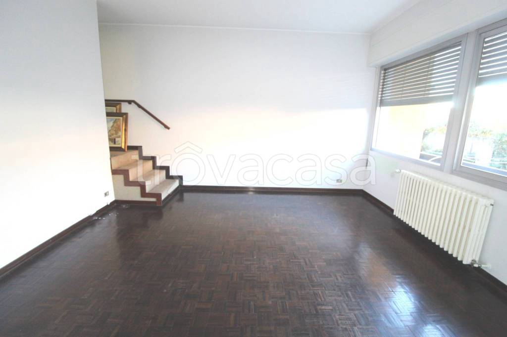 casa indipendente in vendita a Gorla Maggiore