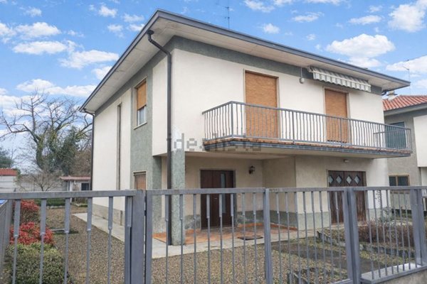 casa indipendente in vendita a Gorla Maggiore