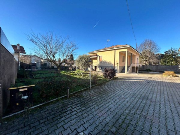 casa indipendente in vendita a Gorla Maggiore