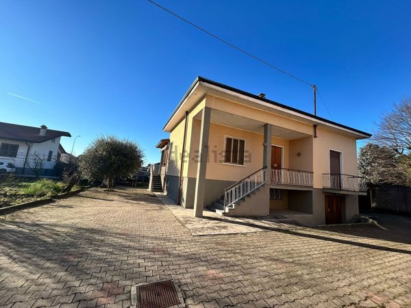 casa indipendente in vendita a Gorla Maggiore