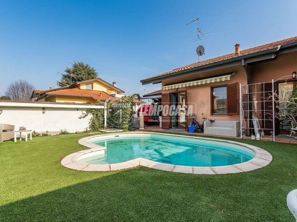 casa indipendente in vendita a Gorla Maggiore