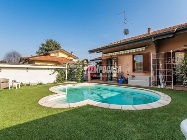 casa indipendente in vendita a Gorla Maggiore