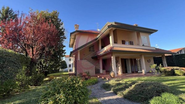 casa indipendente in vendita a Gorla Maggiore